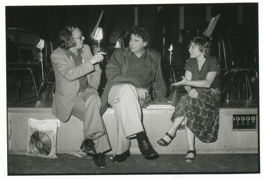 
					
						v.l.: Guy Wagner, Mikis Theodorakis, Ariel Parker
					
					
					© Wolfgang Osterheld
					