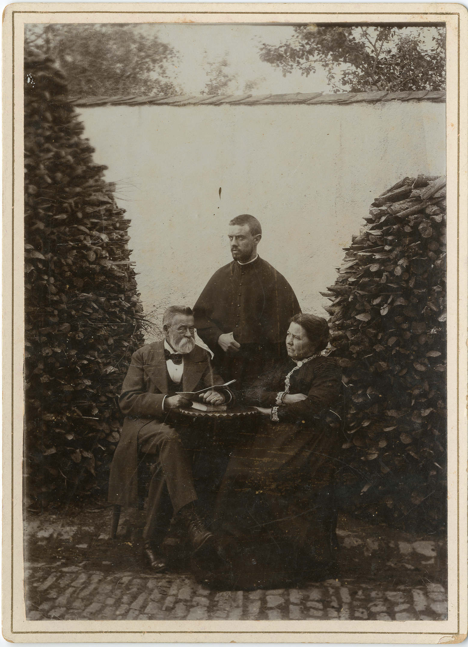 
					
						Adolphe Delvaux mit seinen Eltern
					
					
					© Droits réservés/Alle Rechte vorbehalten
					