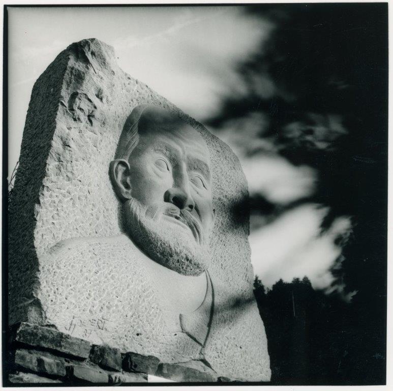 
					
						Monument Georges Gillen, Werk des Clerfer Künstlers Jean Goedert
					
					
					© Wolfgang Osterheld
					