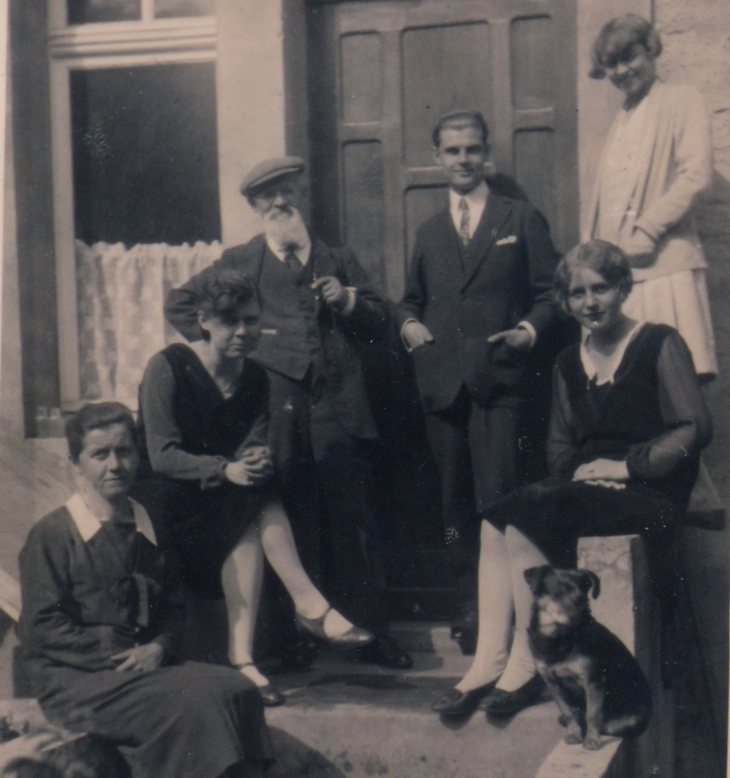 
					
						Franz und Lutwin Bohr mit Familie
					
					
					© Droits réservés/Alle Rechte vorbehalten
					